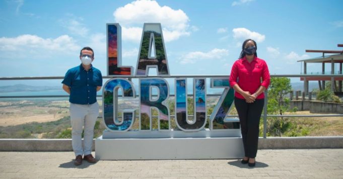 Costa Rica and Nicaragua Tourism Ministers at the Look Out in La Cruz